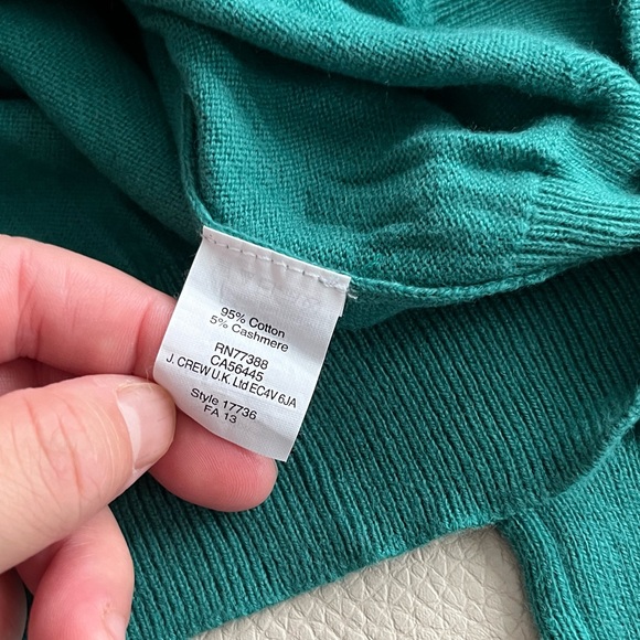 NWOT - J Crew Men’s V Neck Sweater - Size L - Picture 5 of 5